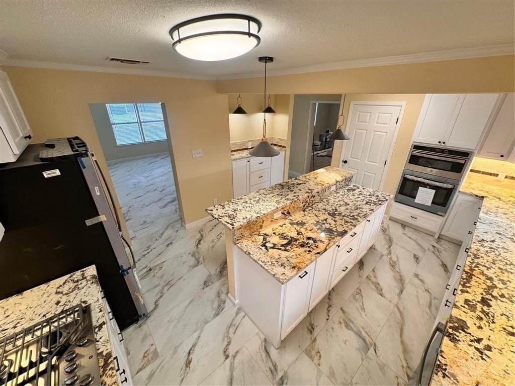 914 W Hunt St - Photo 4 of 23