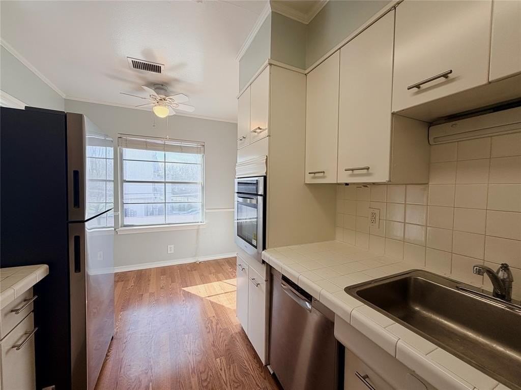 6111 Bandera Ave #C - Photo 6 of 13