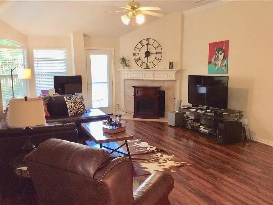 18731 Gibbons Dr - Photo 4 of 22