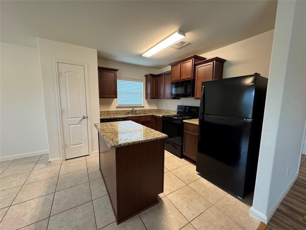 1608 Blackburn Way - Photo 6 of 23