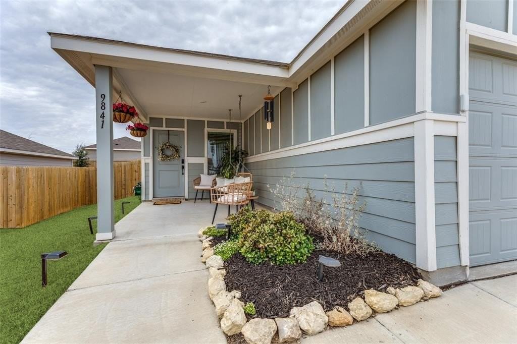 9841 Papillion Way - Photo 3 of 25