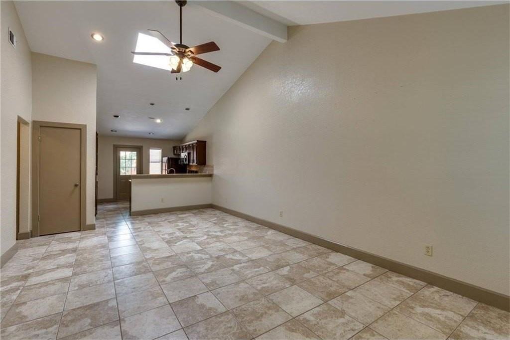 2921 Clover Ln - Photo 3 of 18