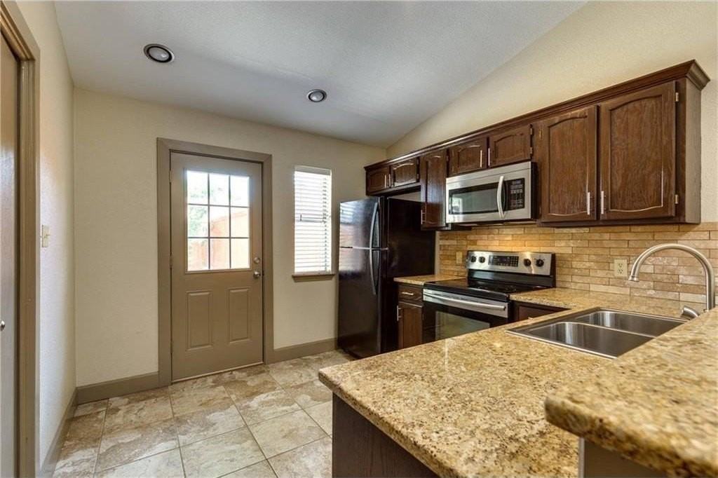 2921 Clover Ln - Photo 6 of 18