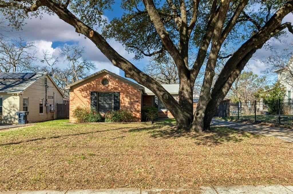 2308 N Edgewood Ter - Photo 3 of 24