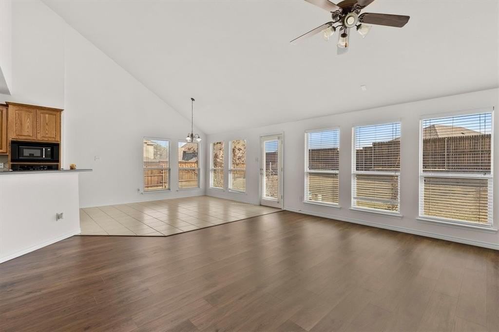 701 Setting Sun Trl - Photo 5 of 24