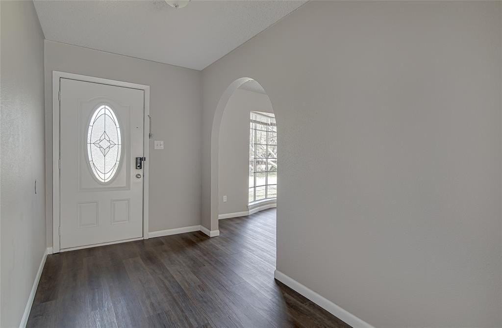 4801 Winesanker Way - Photo 4 of 33