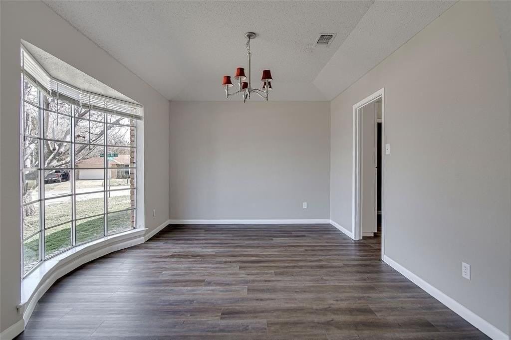 4801 Winesanker Way - Photo 5 of 33