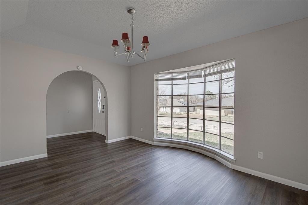 4801 Winesanker Way - Photo 6 of 33