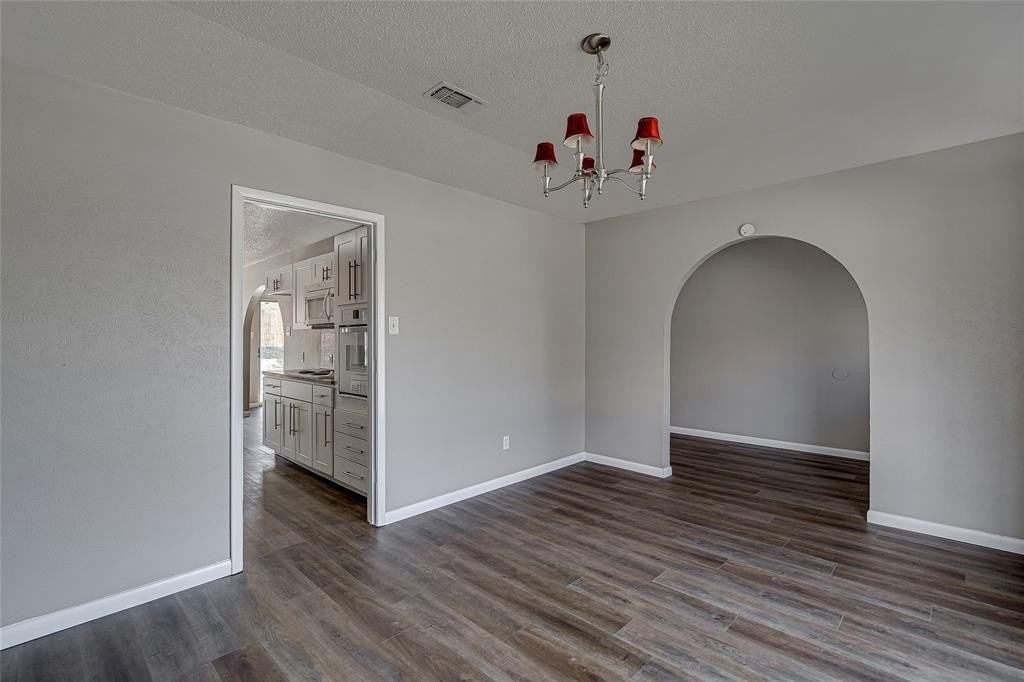 4801 Winesanker Way - Photo 7 of 33