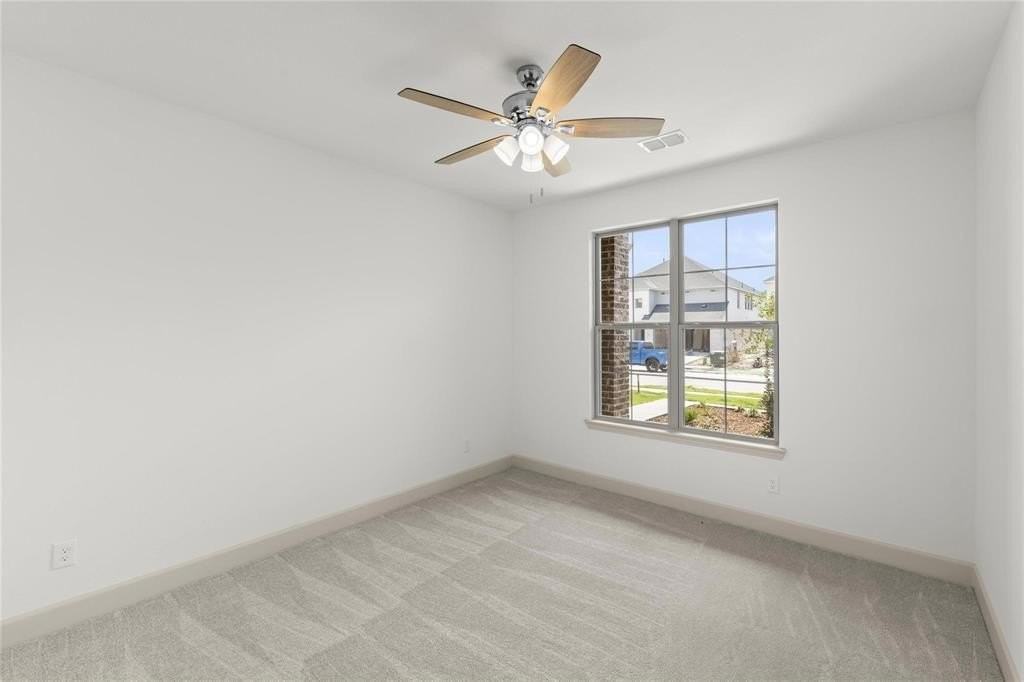 577 Silver Springs Ln - Photo 4 of 28