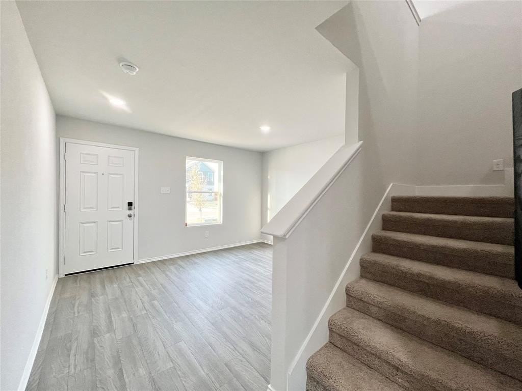 872 Eagles Nest Dr - Photo 3 of 40