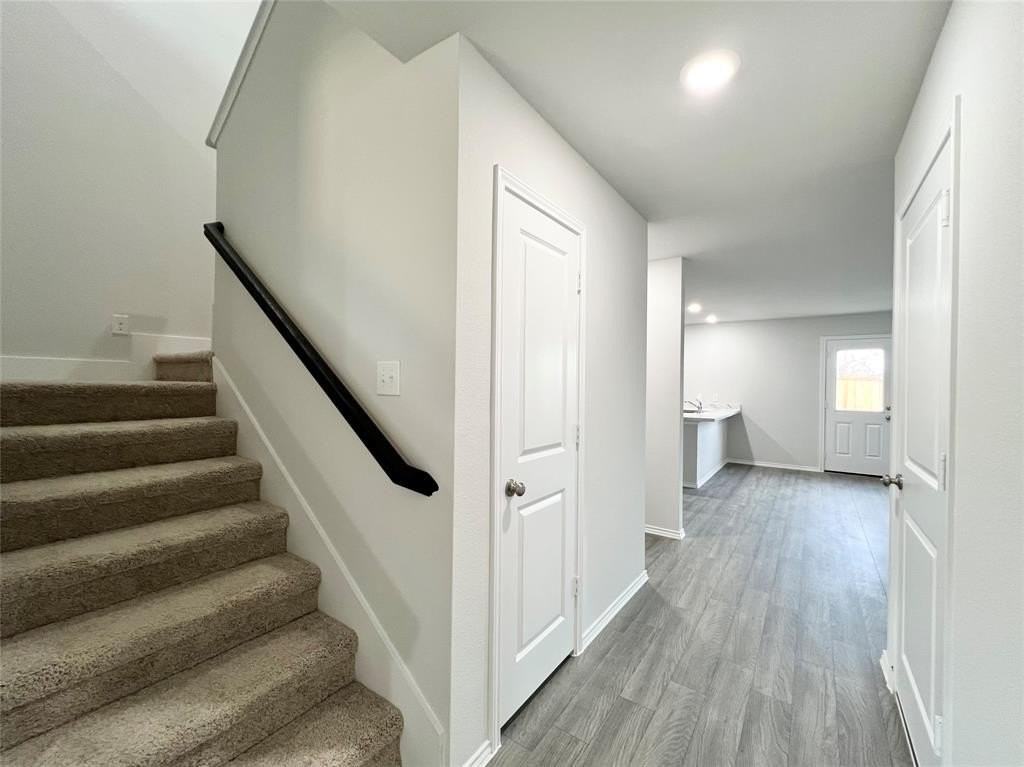 872 Eagles Nest Dr - Photo 4 of 40