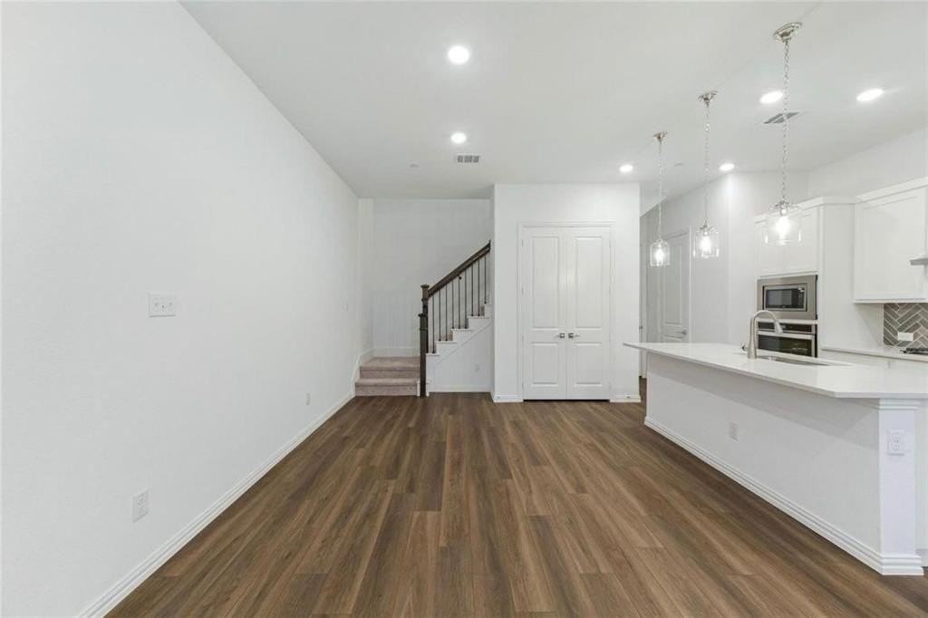 9920 Hennings St - Photo 3 of 11