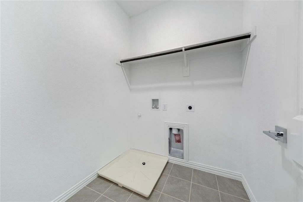 9920 Hennings St - Photo 4 of 11