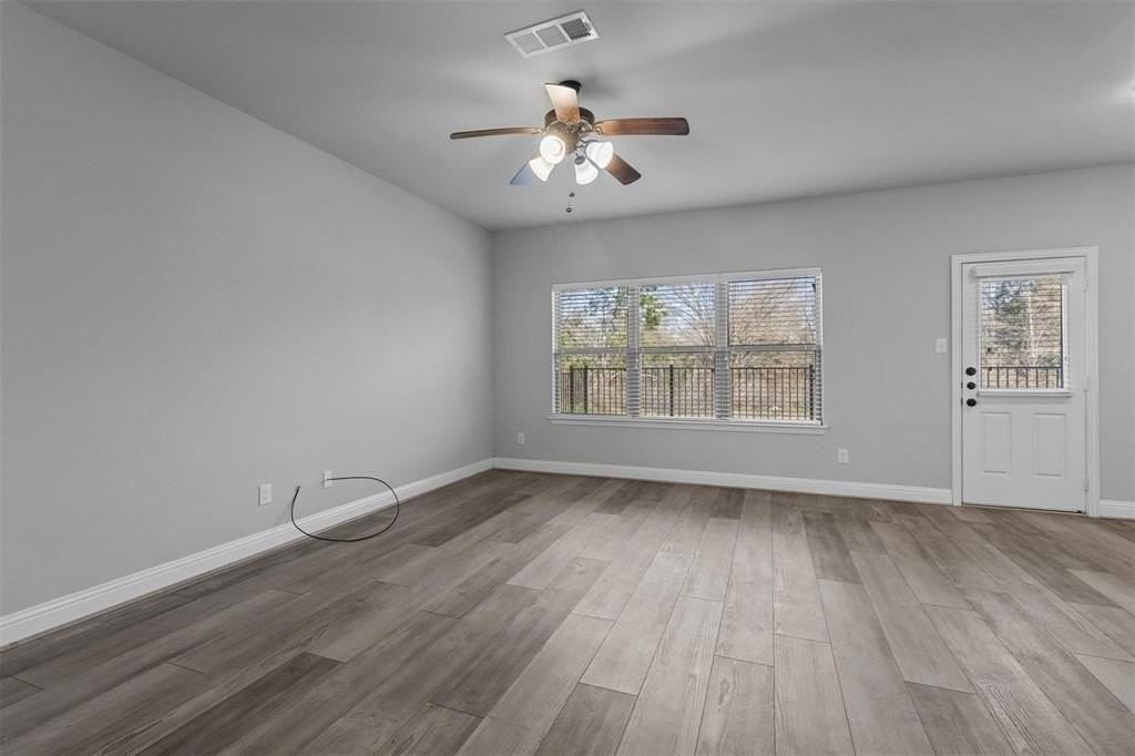 708 Amber Dr - Photo 3 of 17