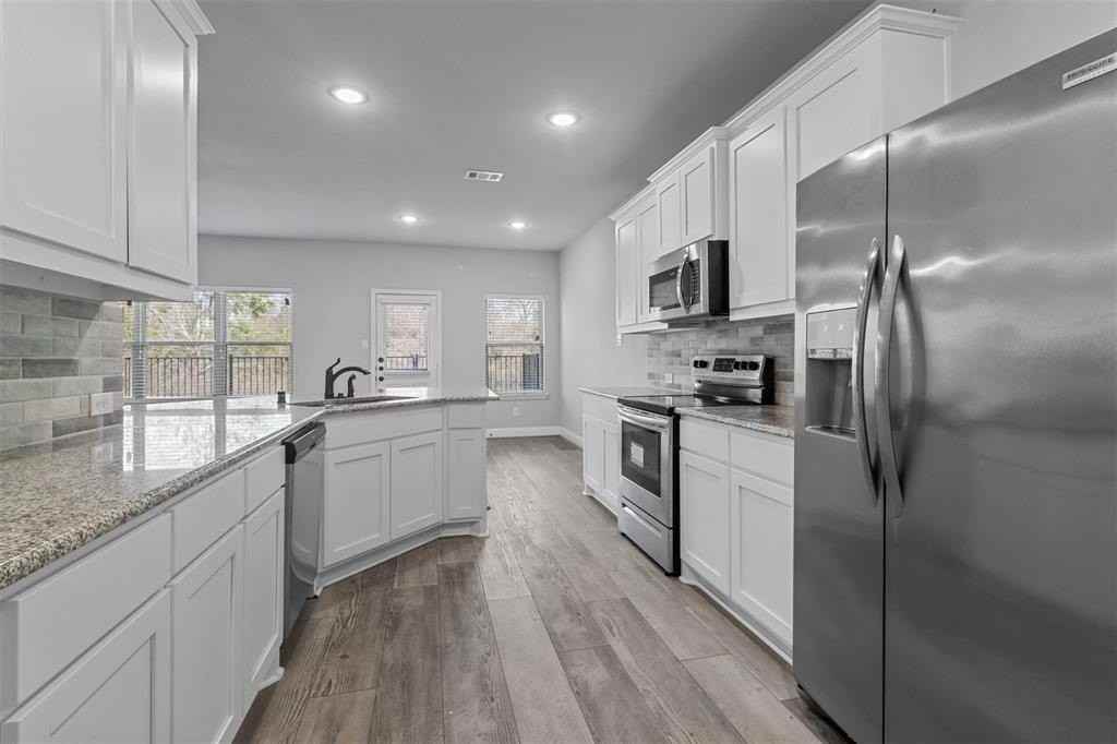 708 Amber Dr - Photo 5 of 17