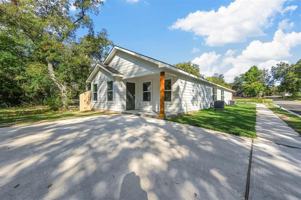 featured image of 522 E 5th St #1