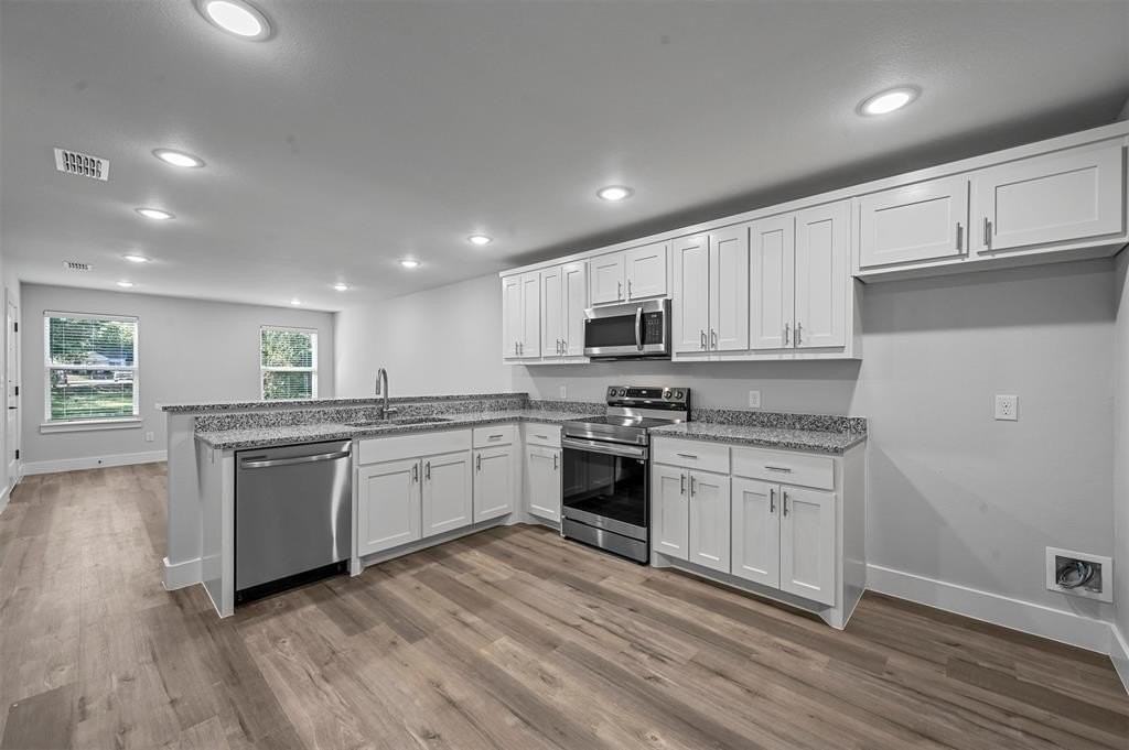 522 E 5th St #1 - Photo 5 of 19