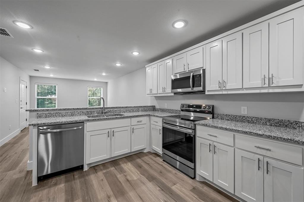 522 E 5th St #1 - Photo 6 of 19