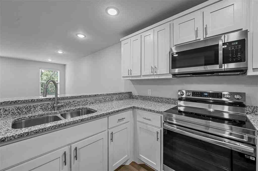 522 E 5th St #1 - Photo 7 of 19