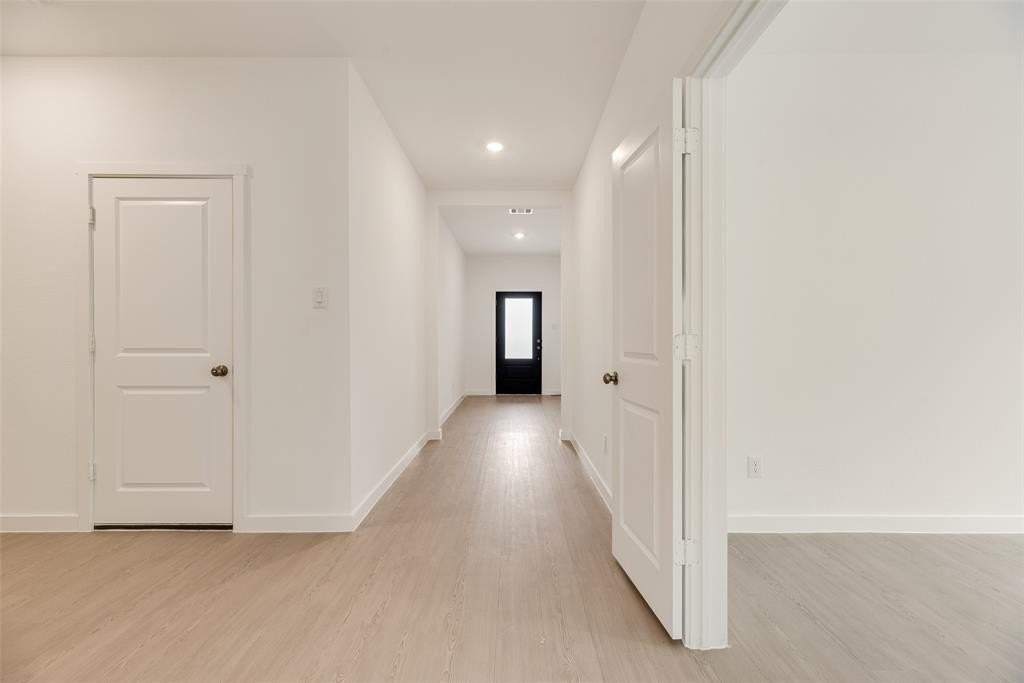 2416 Conroe Rd - Photo 3 of 28