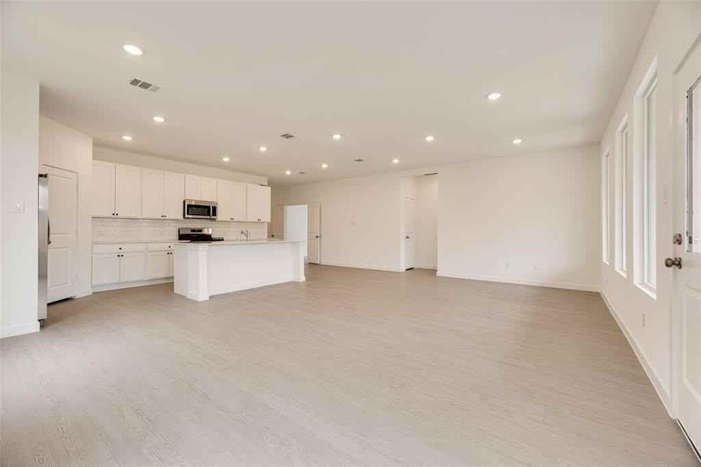 2416 Conroe Rd - Photo 6 of 28