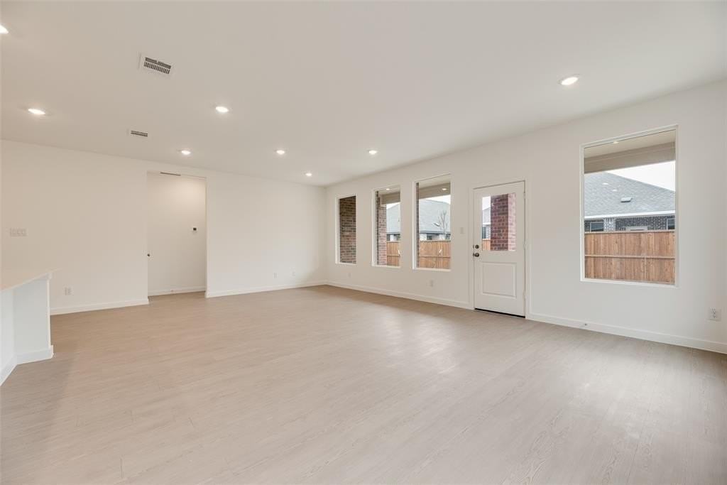 2416 Conroe Rd - Photo 7 of 28