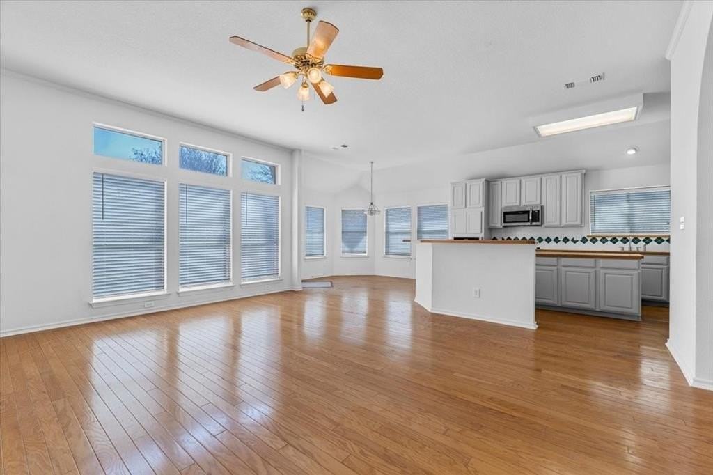 8408 Falconet Cir - Photo 5 of 40