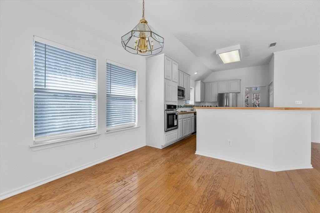 8408 Falconet Cir - Photo 7 of 40