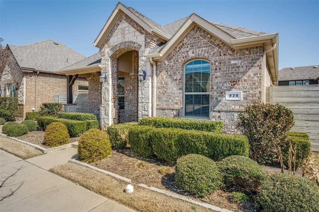 828 Parkside Dr - Photo 3 of 25