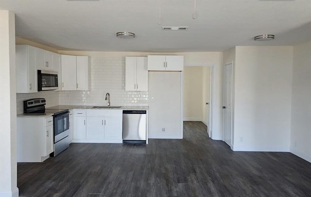 315 W Dexter St - Photo 2 of 17