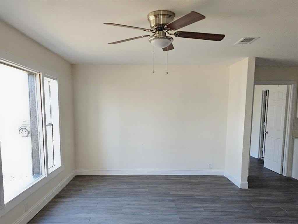 315 W Dexter St - Photo 5 of 17