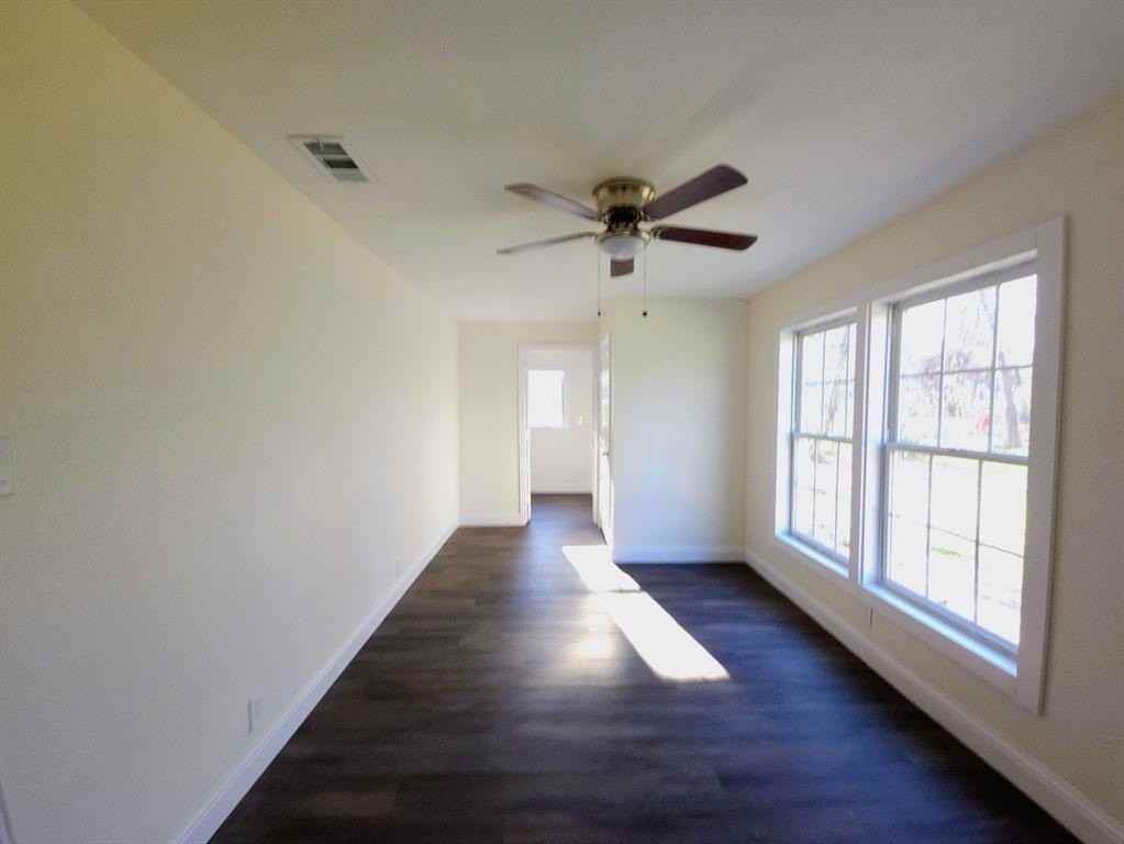 315 W Dexter St - Photo 6 of 17