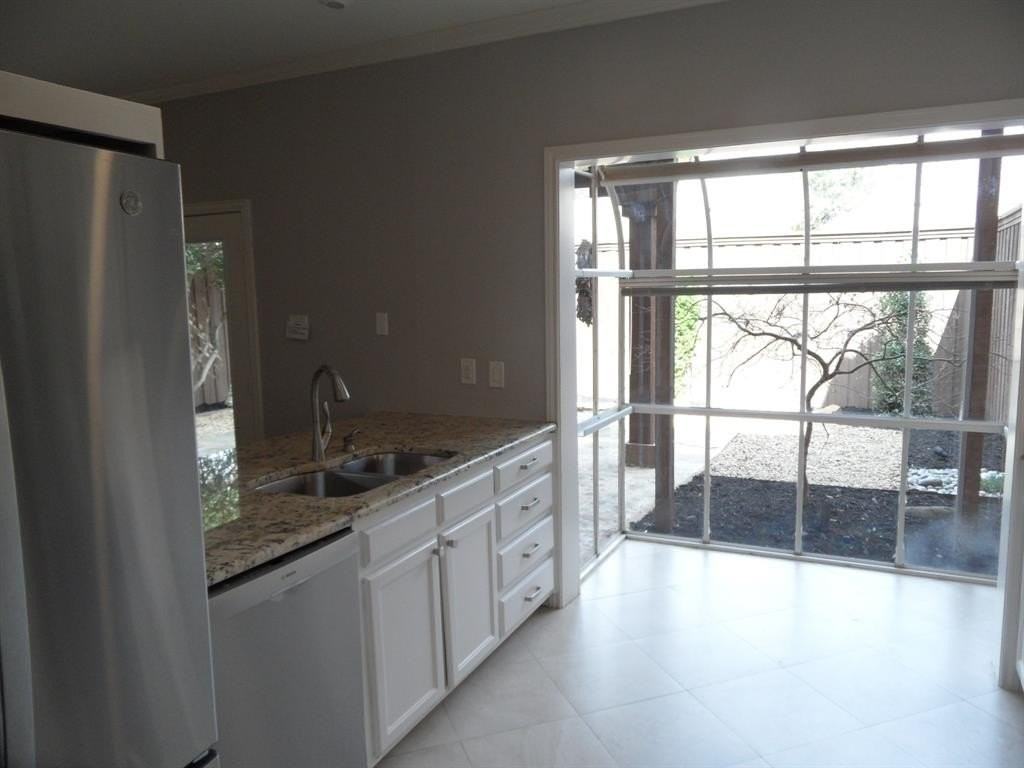 5731 Remington Park Sq - Photo 6 of 25