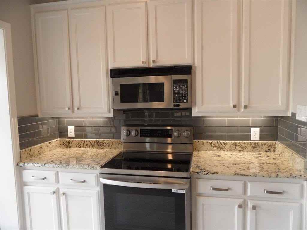 5731 Remington Park Sq - Photo 7 of 25