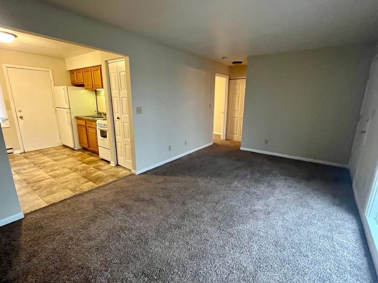 904 S College Street - Photo 2 of 10