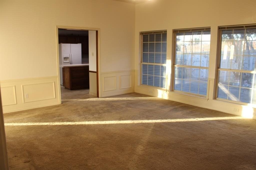 318 Creekview Cir - Photo 3 of 31