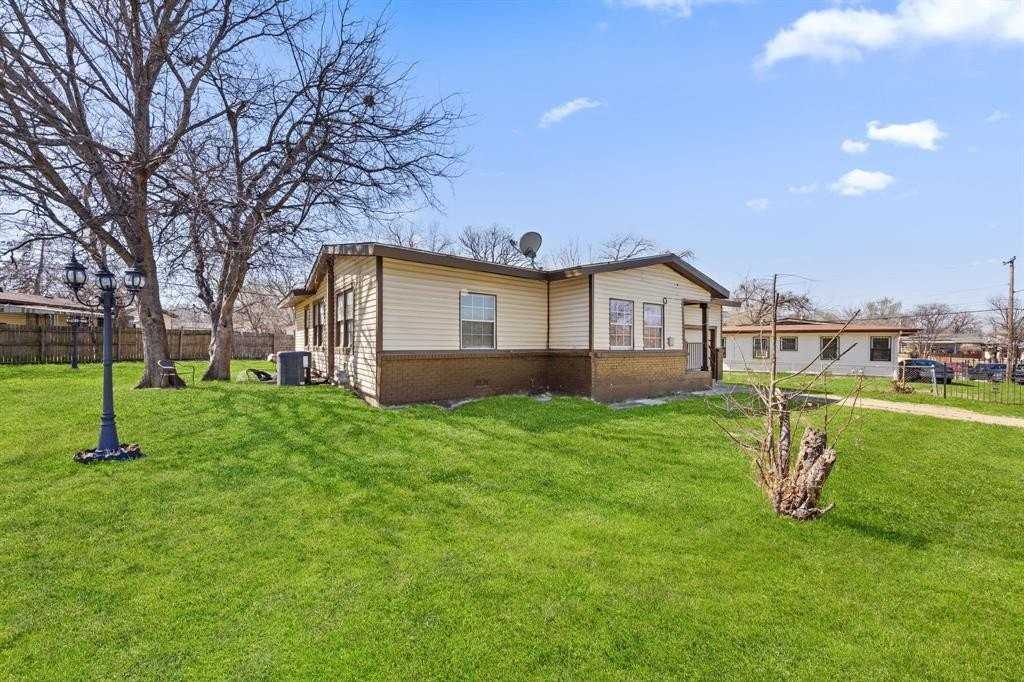 3432 Avenue C - Photo 2 of 33