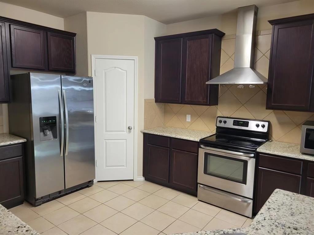 1537 Castle Creek Dr - Photo 2 of 30