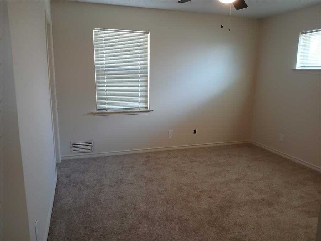 910 Worcester Ln - Photo 5 of 15