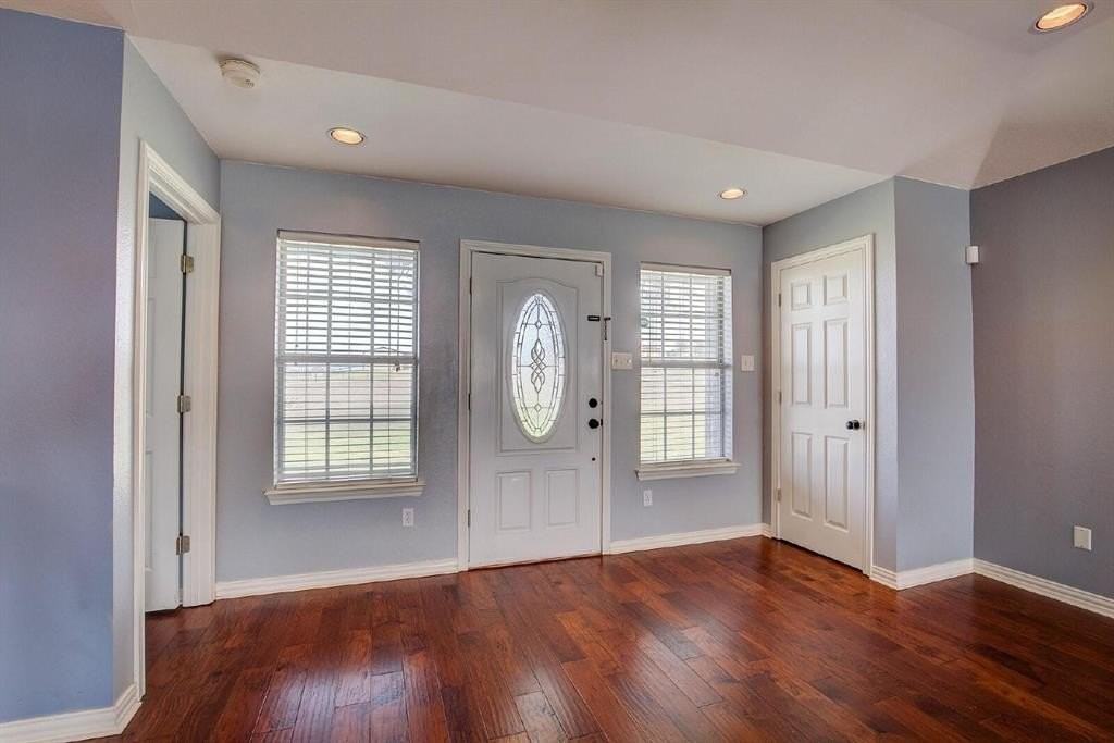 1021 Dominique Dr - Photo 4 of 26