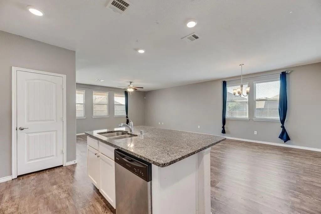 633 Bassett Hall Rd - Photo 2 of 20