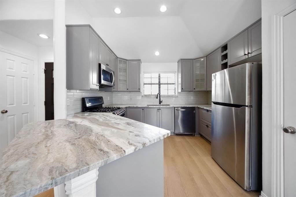 2305 Windridge Ln - Photo 3 of 19