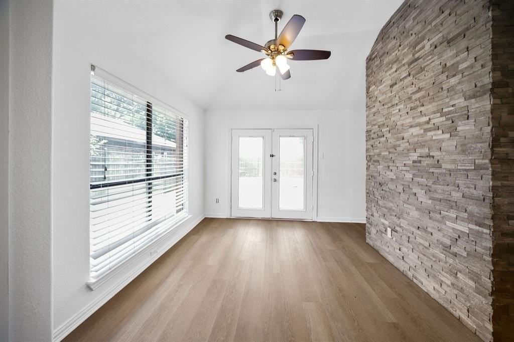 2305 Windridge Ln - Photo 4 of 19