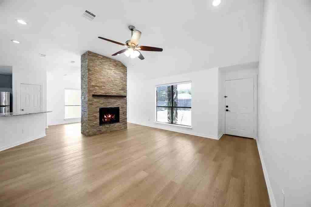 2305 Windridge Ln - Photo 5 of 19