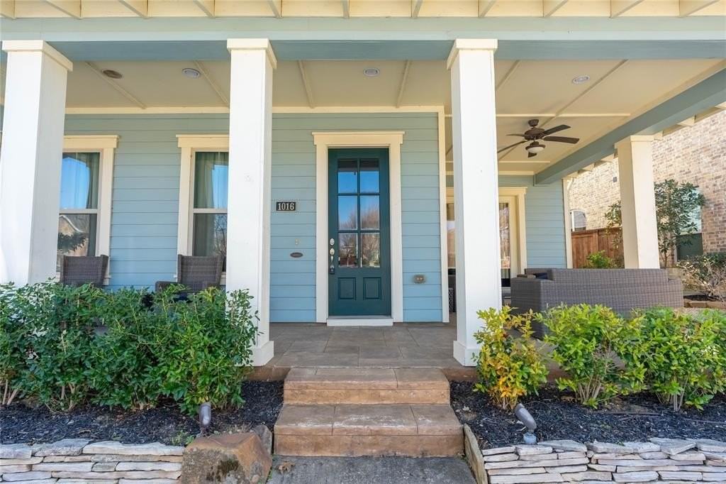 1016 Peacock Blvd - Photo 2 of 40