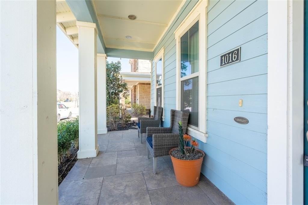 1016 Peacock Blvd - Photo 5 of 40