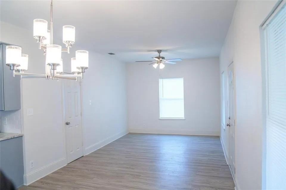 1026 Rockwood St - Photo 3 of 11