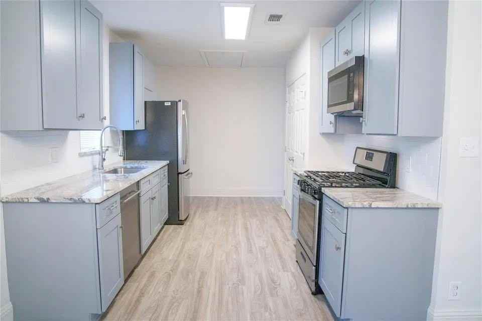 1026 Rockwood St - Photo 4 of 11