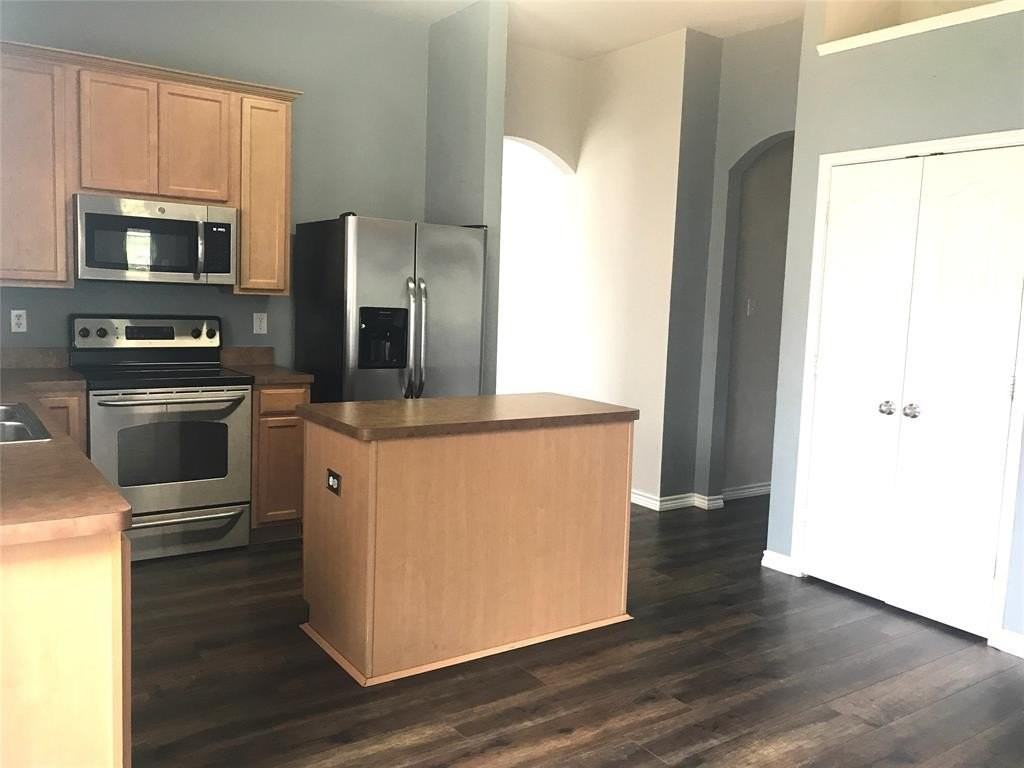 492 Northbrook Ave - Photo 3 of 40